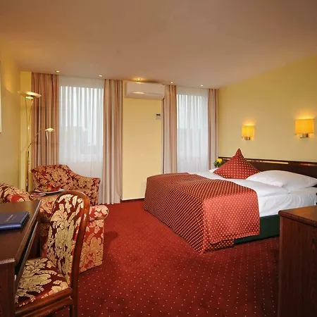 Hotel Western Zur Post 4*